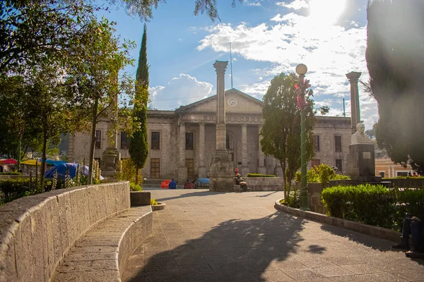 Edifício Velho Cidade Quetzaltenango Com Portas Grandes — Fotografia de Stock