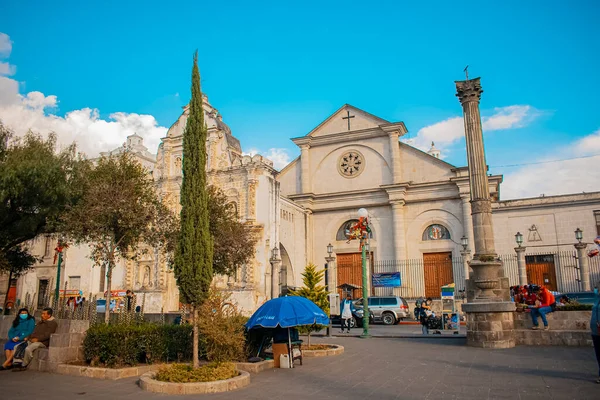 Vergine Del Rosario Chiesa Cattolica Con Persone Piedi — Foto Stock