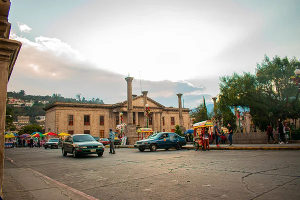 Parco Centrale Quetzaltenango Con Biblioteca Sullo Sfondo — Foto Stock