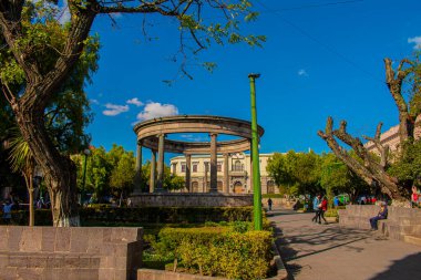 Xela Central Park büfesi Güzel mavi gökyüzü