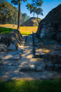 Güzel manzaralı Tekpan 'da güzel yeşil Mayalı harabeleri