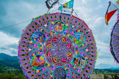 1 de Noviembre, 2017, sumpango, chimaltenango, guatemala, Çin kağıt uçurtmaları festivali, tipik Maya figürleri ve renkleri halka sergileniyor.