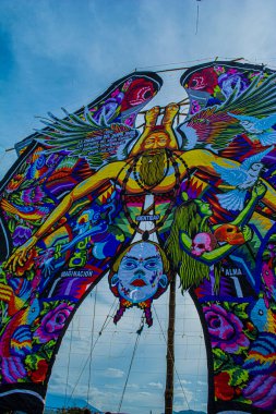 Çubuklu, sakatepesquez, guatemala, 1 Kasım 2018 'de tipik ve kabile renginde bir fıçı bira.