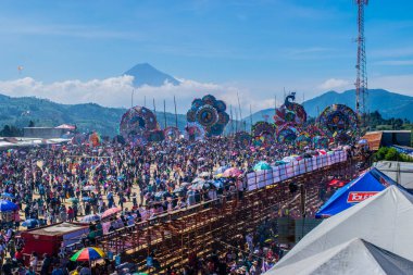 sumpango guatemala kağıdından yapılmış renkli uçurtmalar.