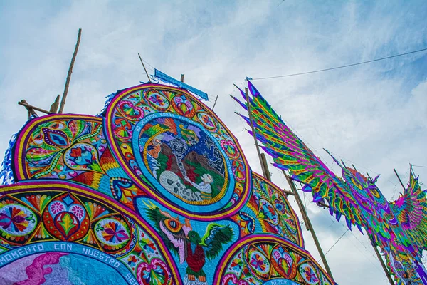 Maya figürlü iki büyük fıçı kuş ve hindi rengi, sakatepesquez, guatemala, 1 Kasım 2018