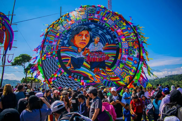 Cometa Grande Con Gente Observando Visitando Con Figuras Mujeres — Foto de Stock