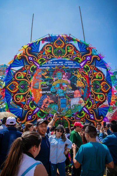  Sumpango 'da insanların ziyaret ettiği uçurtma festivali