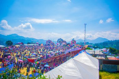 Güzel porselen dev kağıt uçurtma panayırı