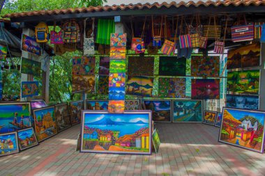 Renkli resimler ve tipik Maya kostümü