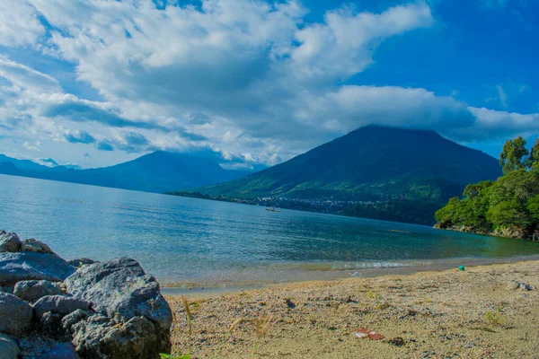 Красивое Озеро Atitlan Solola — стоковое фото