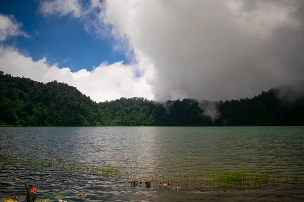 Paisagens Primavera Lago Chivabl Com Nuvens — Fotografia de Stock