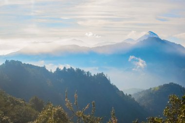 bulutlu manzara dağları ve yüksek dağlar Guatemala