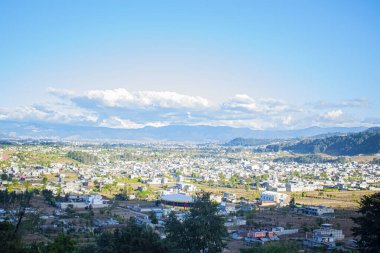 Dağlı vadideki San Juan Ostuncalco kasabası