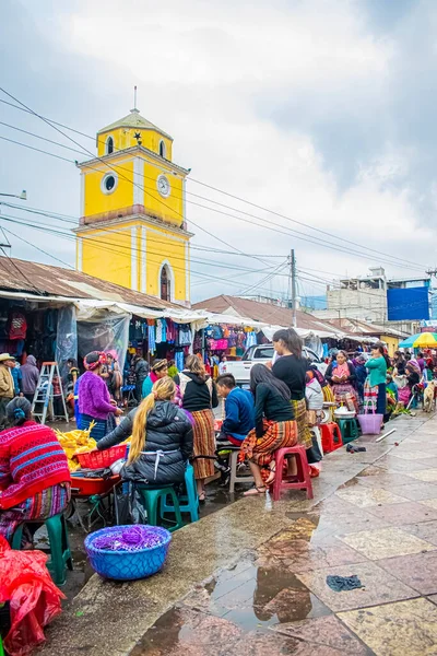 Mujeres Vendiendo Frutas Verduras Con Ropa Típica San Juan Ostuncalco — Foto de Stock