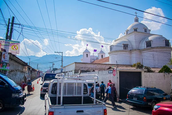 Coche Iglesia Calle San Juan Ostuncalco —  Fotos de Stock