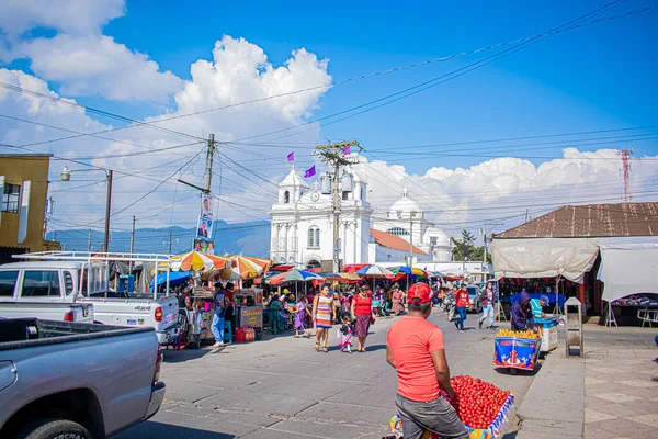 San Juan Ostuncalco Xela Kilisesi Nin Önündeki Yiyecek Satıcıları — Stok fotoğraf