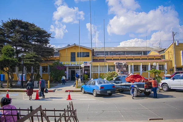 San Juan Ostuncalco Belediyenin Önüne Park Etmiş Arabalar — Stok fotoğraf