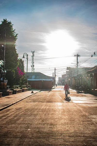 Mooie Zonsopgang Met Zon Schijnt Straten Met Mensen Wandelen San — Stockfoto