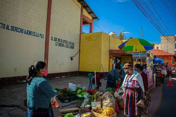 Mujeres Del Mercado Comprando Frutas Alimentos —  Fotos de Stock