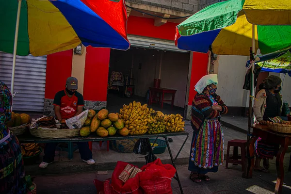 Femme Autochtone Maya Vendant Des Fruits — Photo