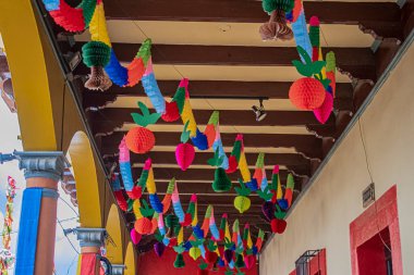 Tavanda asılı güzel renkli balonlar