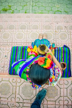 Renkler, dokular, gelenekler Porta la Prince Maya