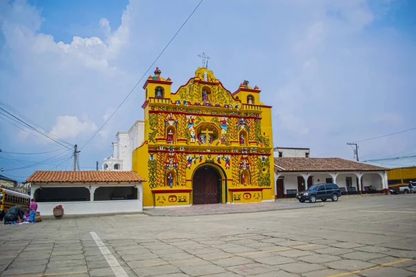 Iglesia Católica San Andres Xecul Con Gran Aparcamiento Hermoso Fondo — Foto de Stock
