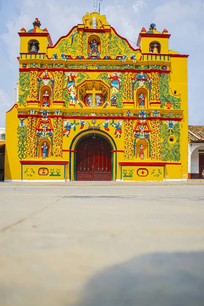 Impresionante Iglesia Católica Andres Xecul Colorido Con Una Hermosa Fachada — Foto de Stock