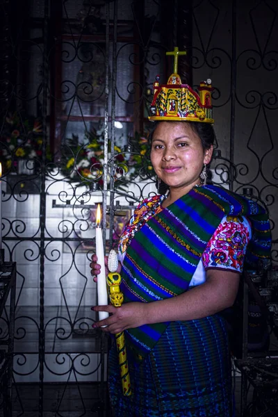 Mulher Com Seu Vestido Maia Frente Templo — Fotografia de Stock