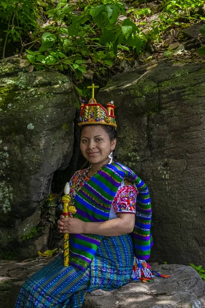 Young Lady Posing Photo Her Beautiful Kind Outfit Nature — Stock Photo, Image