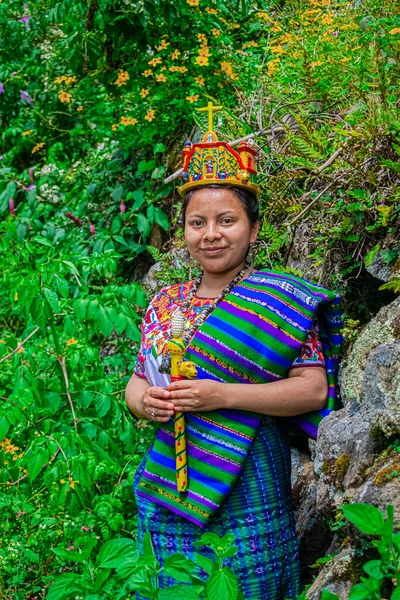 Jovem Senhora Com Seu Traje Típico Posando Para Cartão Postal — Fotografia de Stock