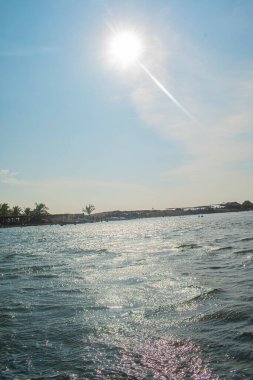 Güneşli Champerico plajı