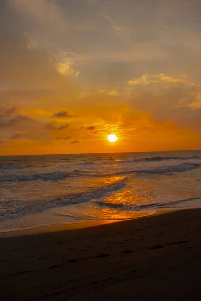 Beautiful Sunset Reddish Sky Flared Clouds Waves Sea Sand — Zdjęcie stockowe