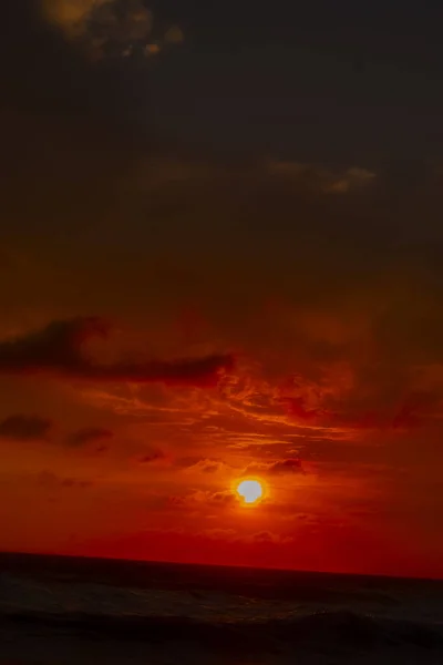 Beautiful Sunset Reddish Sky Flared Clouds Background — Foto Stock