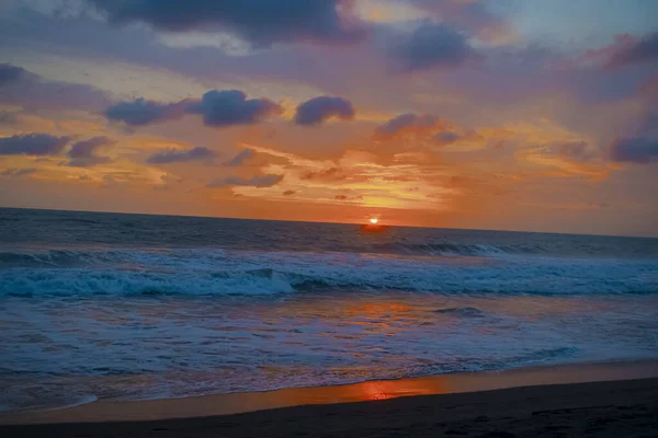 Beautiful Sunset Waves Sea Red Sky Flared Clouds — Φωτογραφία Αρχείου