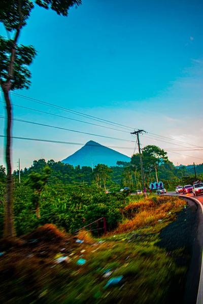 Streets Quetzaltenango You Can See Santa Maria Volcano — Stockfoto