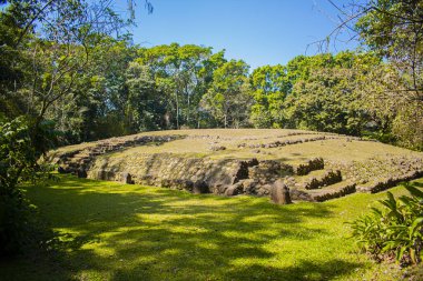 takalik abaj ancient temple