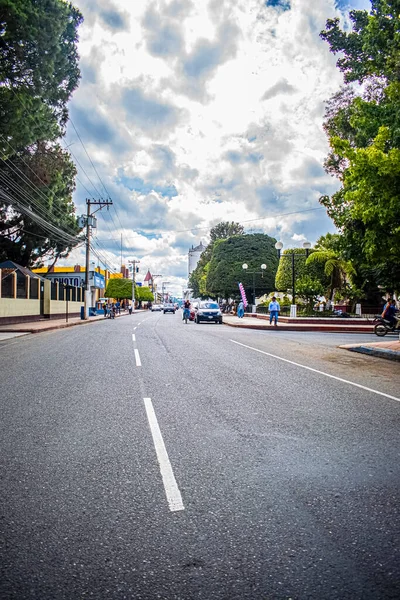 Beautiful Road Vehicles Cloud Sky Green Trees — Stock Photo, Image