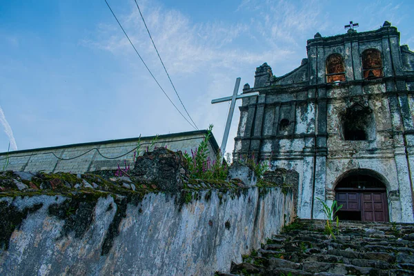 Escalones Iglesia Con Cielo Azul Con Nubes Del Amanecer — Foto de Stock