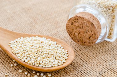 Sağlıklı quinoa tohumları.