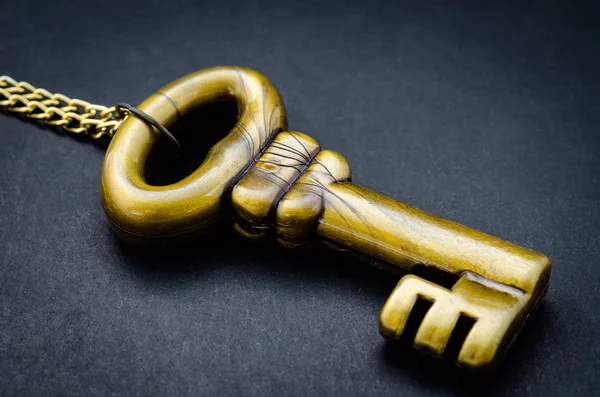 Αντικέ χρυσό κλειδί πόρτας. — Φωτογραφία Αρχείου