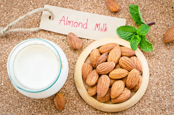 Almond milk organic healthy nut vegan vegetarian drink. — Stock Photo, Image