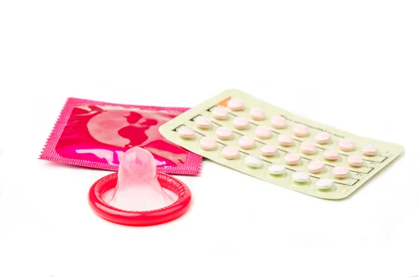 Condom and oral contraceptive pill. — Stock Photo, Image