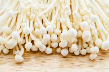 Görüntüyü Enoki mantar.