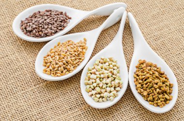 Süper yiyecek çuval üzerinde.