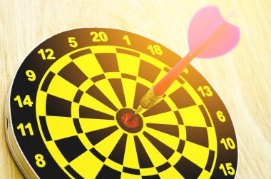 Hedef merkezde ok dartları