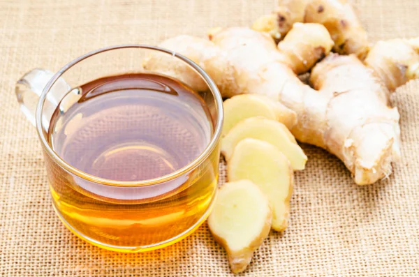 Ginger tea in glass and fresh ginger. — Stock Photo, Image