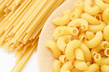 Çiğ dirsek makarnası..