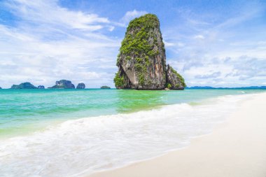 Tayland 'ın Krabi eyaletindeki Railay Plajı' nda güzel bir sahil..