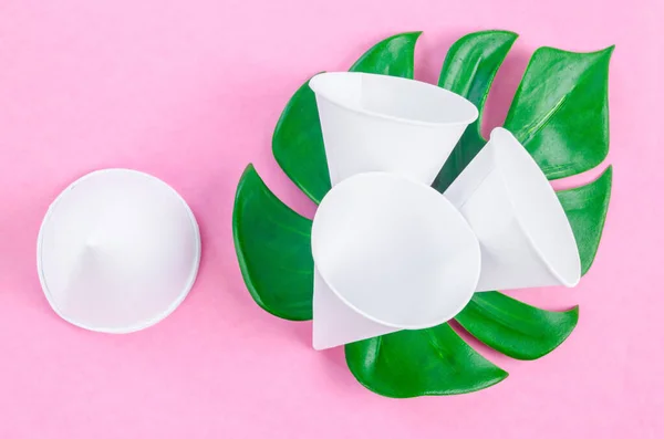 Disposable Paper Cone Water Cups Green Leaf Pink Background Eco — Stock Photo, Image